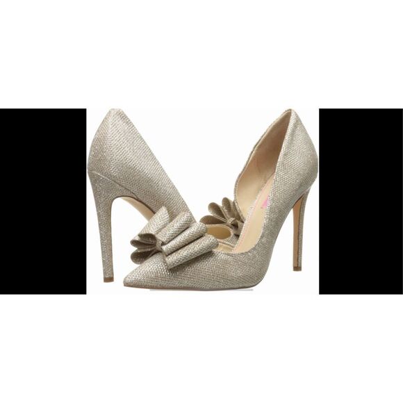 🔥Betsey Johnson, champagne, colored pumps , Normally $140 - Picture 1 of 12